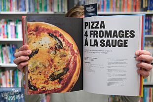 Editions Flammarion - Livre de cuisine - Pizza (Histoires - Reportages - Recettes)