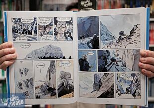 Editions Futuropolis - Bande  dessinée - À la frontière du vivant