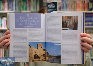 Editions Gallimard - Beau guide - Collection Voyage - Sur les chemins de Compostelle (24 Itinéraires à pied et à vélo vers Saint-Jacques)
