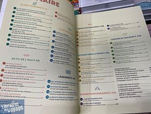 Editions Gallimard - Beau guide - Collection Voyage - À vélo, 50 itinéraires pour pédaler le nez au vent