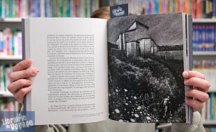 Editions Gallimard - Récit illustré - Sur les chemins noirs