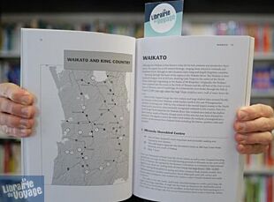 New Holland Publishers - Guide en anglais - Outstanding scenic walks of New Zealand