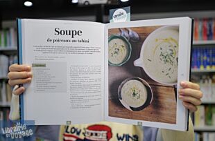 Editions Mango - Beau livre -  Contre-courant (Cuisiner - Protéger - Agir : les recettes végétales de Sea Shepherd)