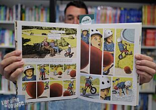 Editions L'école des Loisirs - Livre jeunesse - Sur deux roues (le vélo à travers notre histoire)
