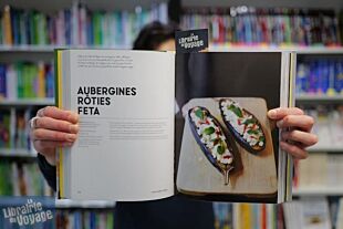 Editions Marabout - Beau livre - Dans ma cuisine (recettes de tous les jours, simples et généreuses, inspirées de mes rencontres et de mes voyages)